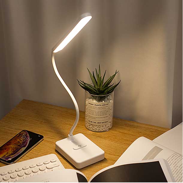 LED暖白触控无级调光台灯